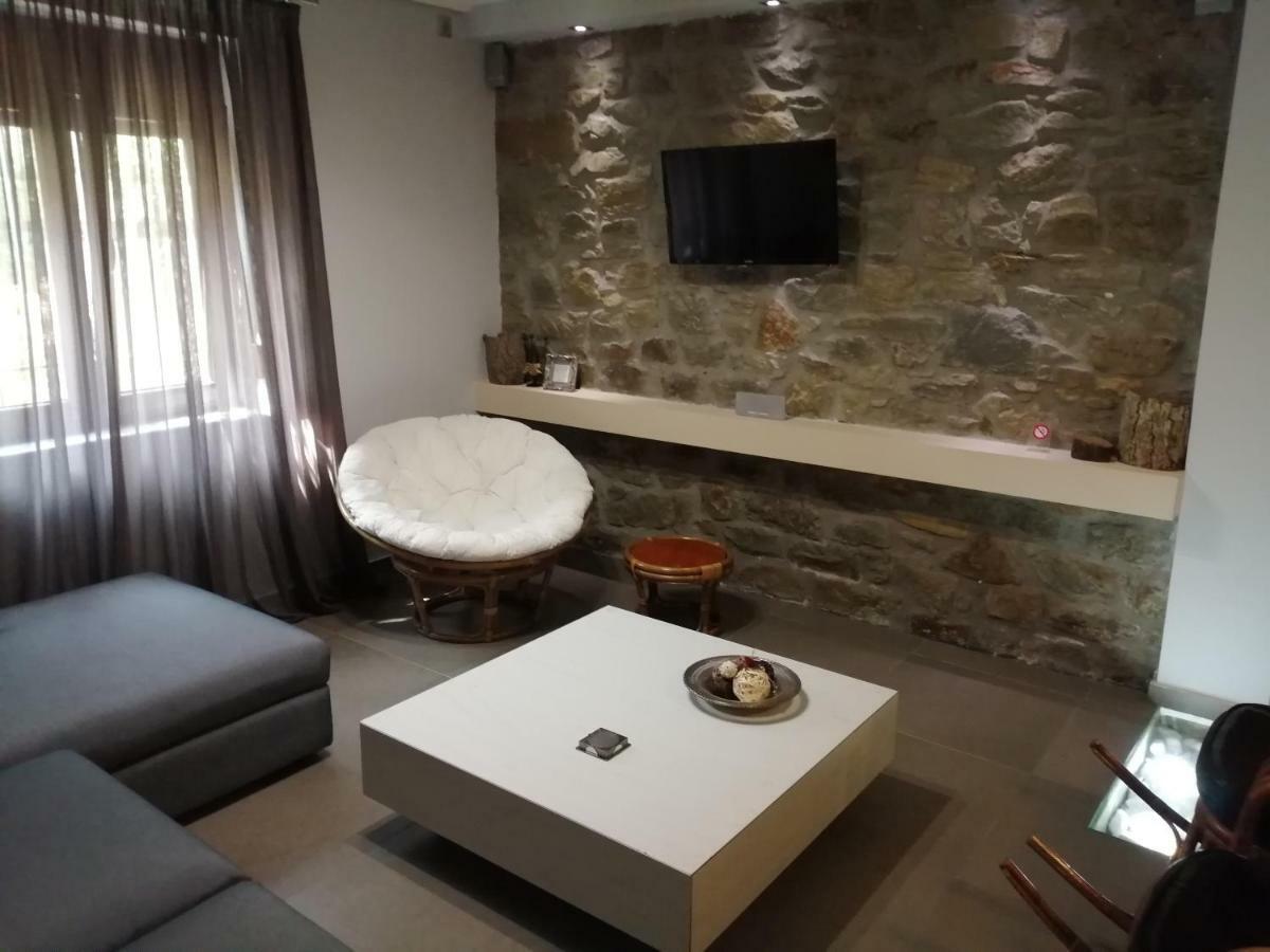 Modern Residence In The Center Of Trikala Bagian luar foto